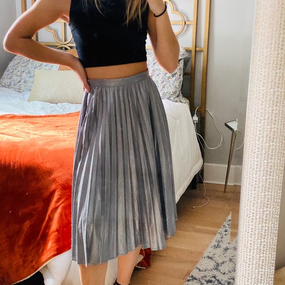 Silver Pleated Midi Skirt, size XS - Picture 6 of 7